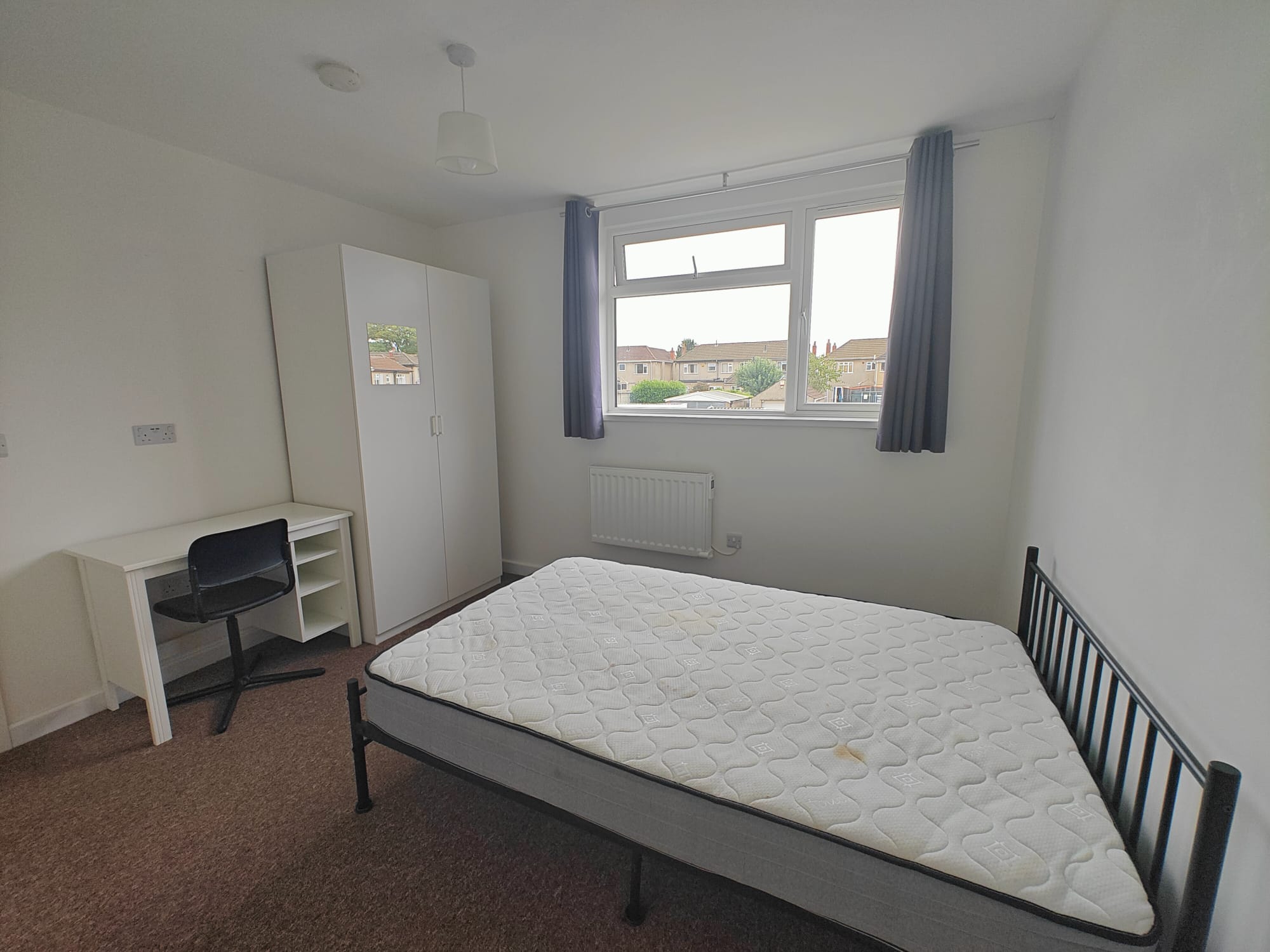 Room Louise Avenue in Bristol