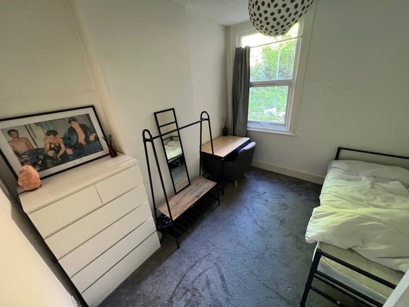 Room Pretoria Road in Greater London
