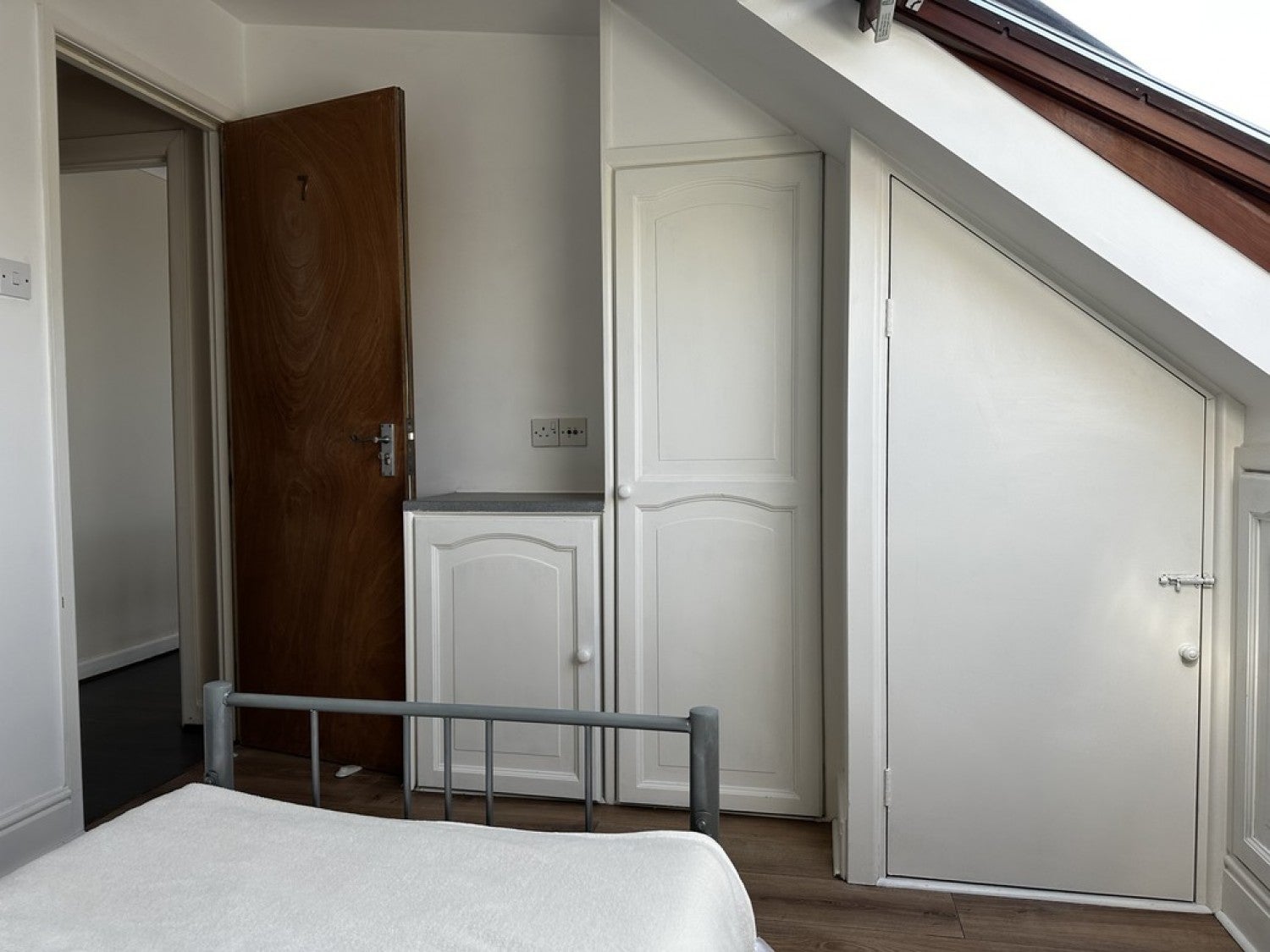 Room Ringwood Road in Poole