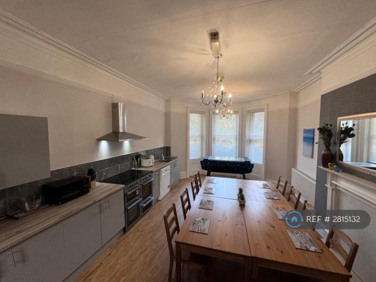 Room Knole Road in Bournemouth