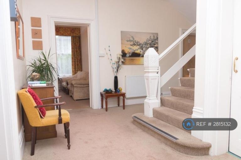 Room Knole Road in Bournemouth