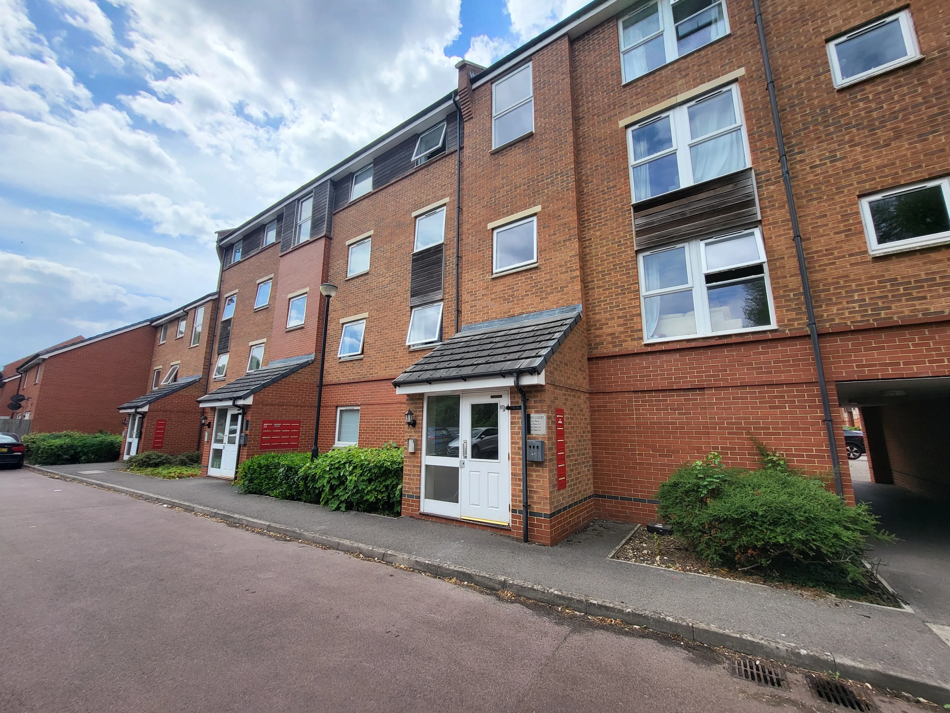 Flat Chain Court in Swindon