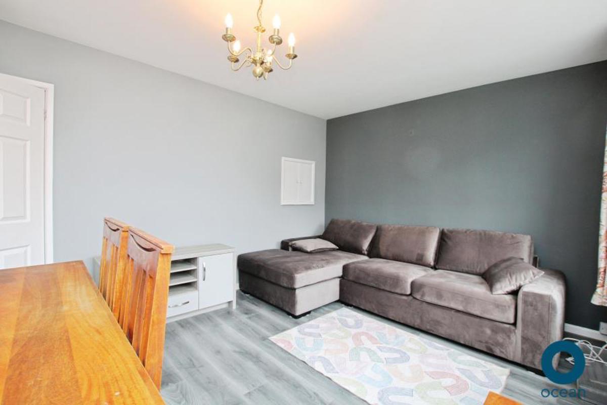 Flat Iddesleigh Road in Bristol