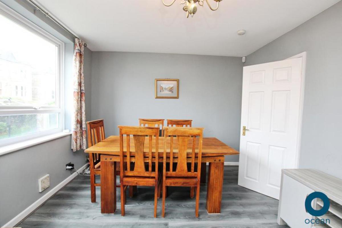 Flat Iddesleigh Road in Bristol