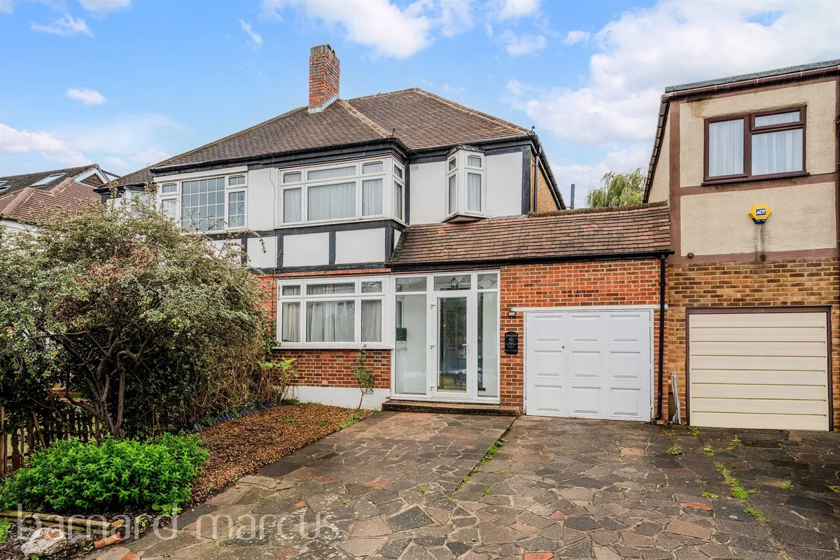 House Somerset Close in Greater London