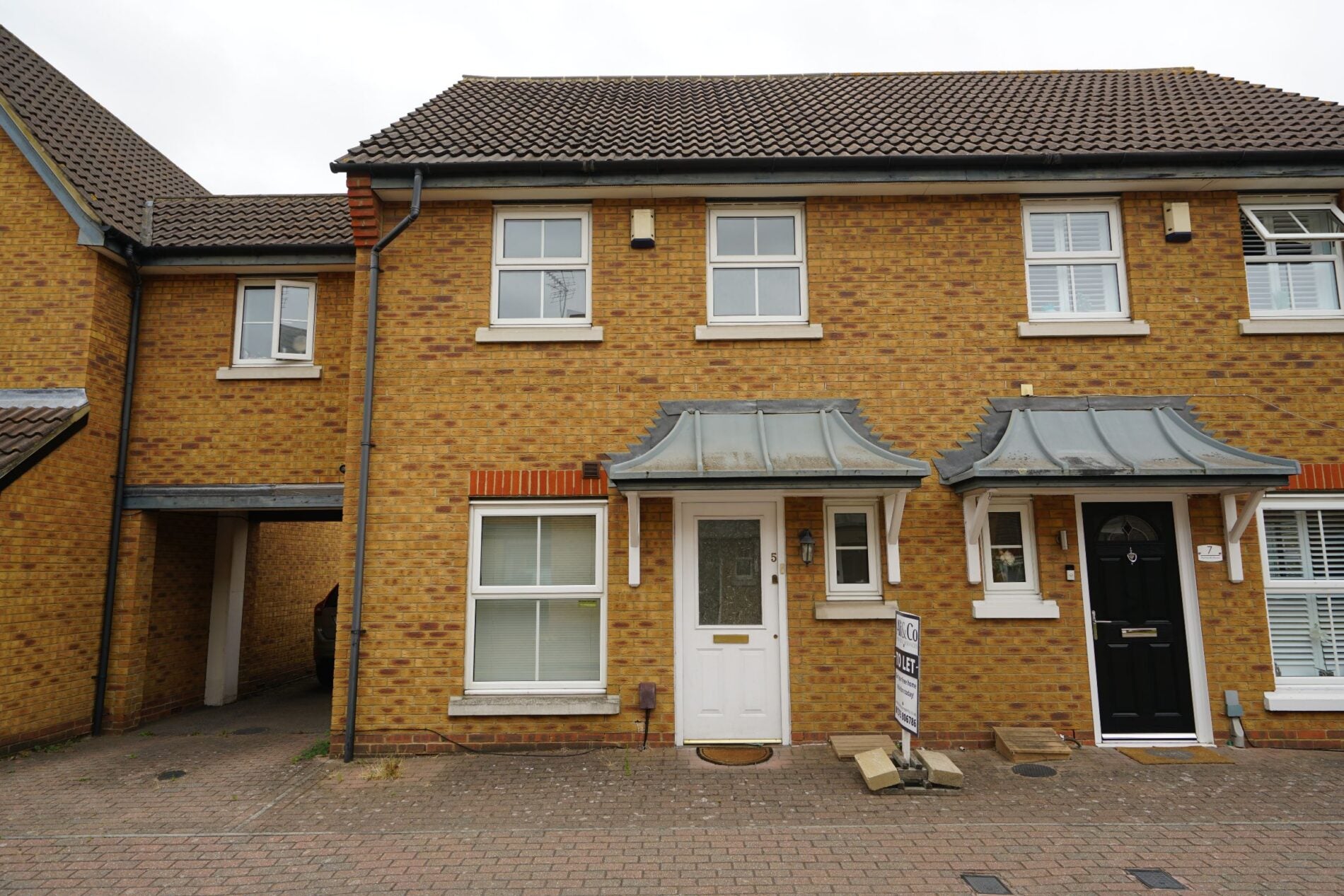 House Mayflower Road in Grays