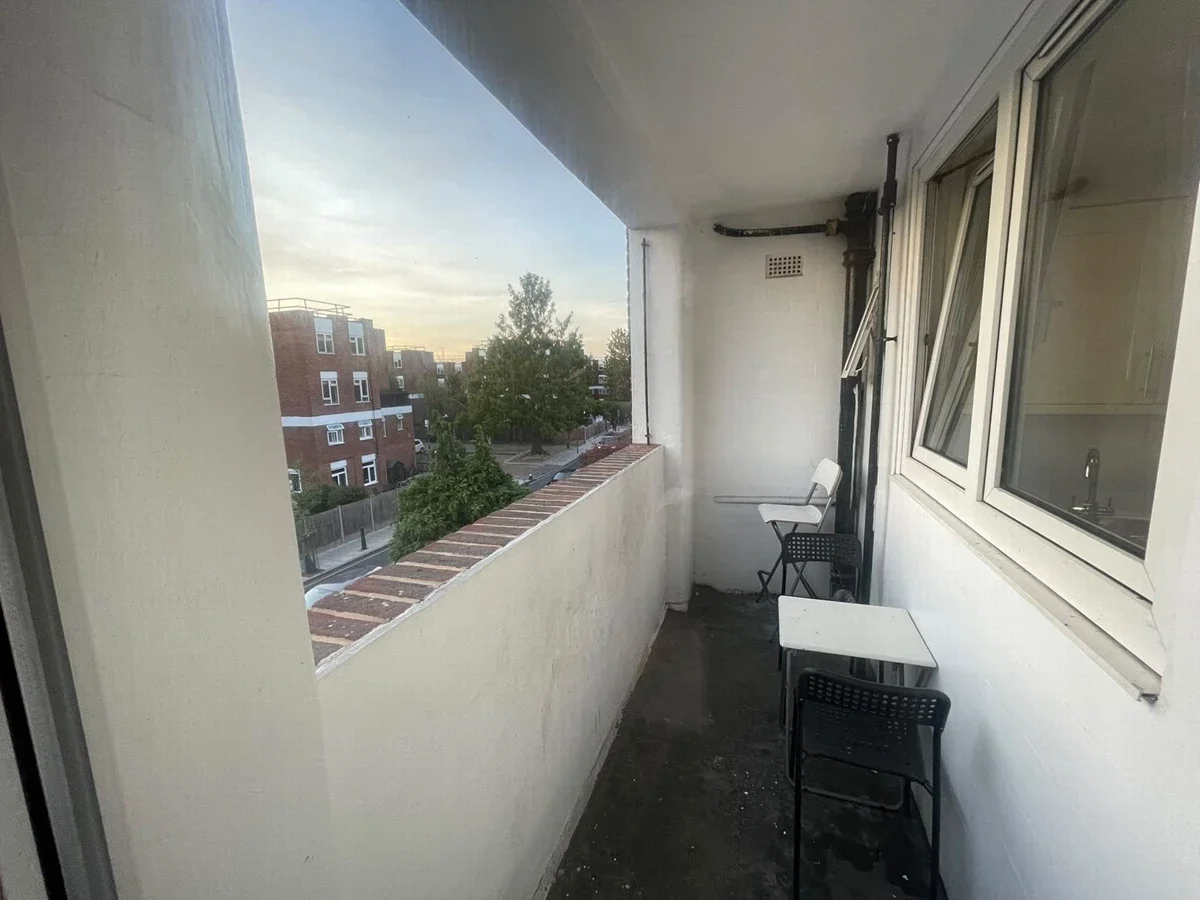 Room Canrobert Street in London