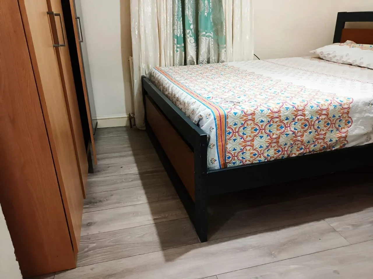 Room Oaklands Park Avenue in Greater London
