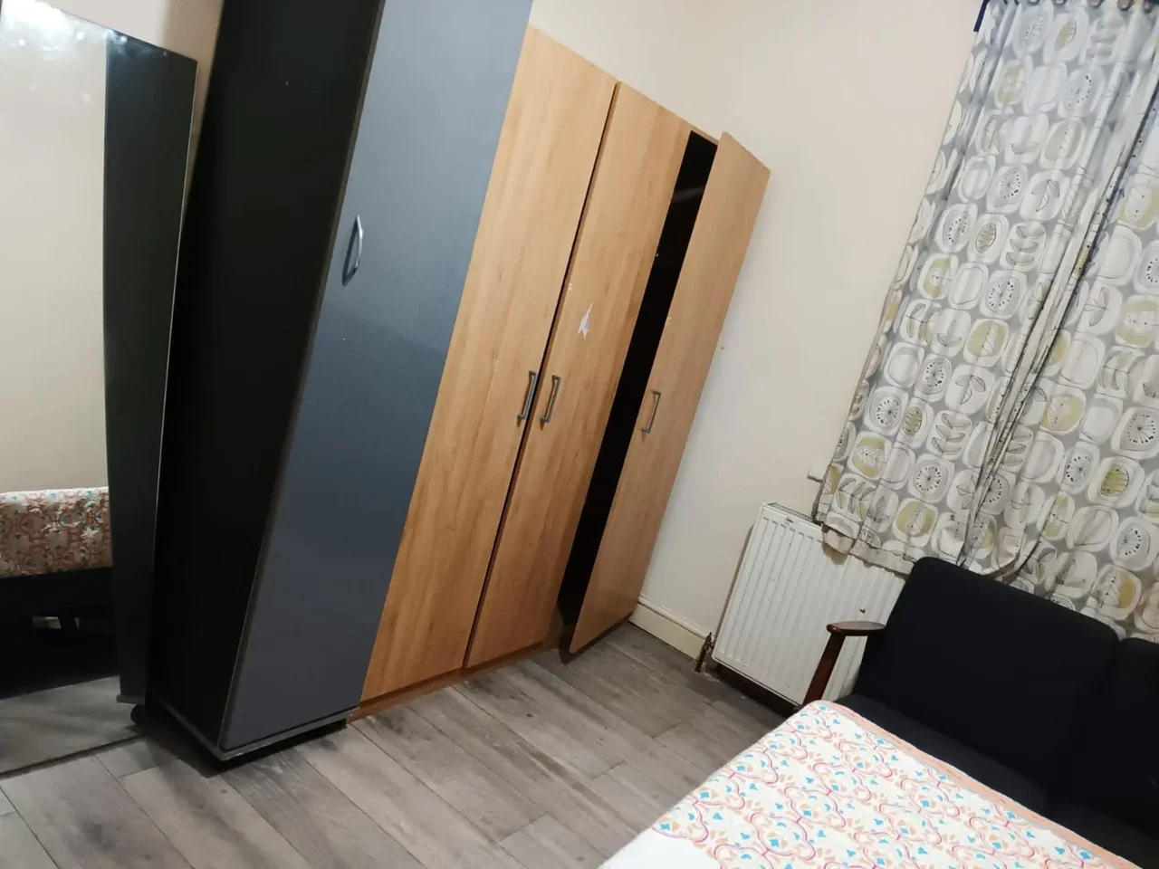 Room Oaklands Park Avenue in Greater London