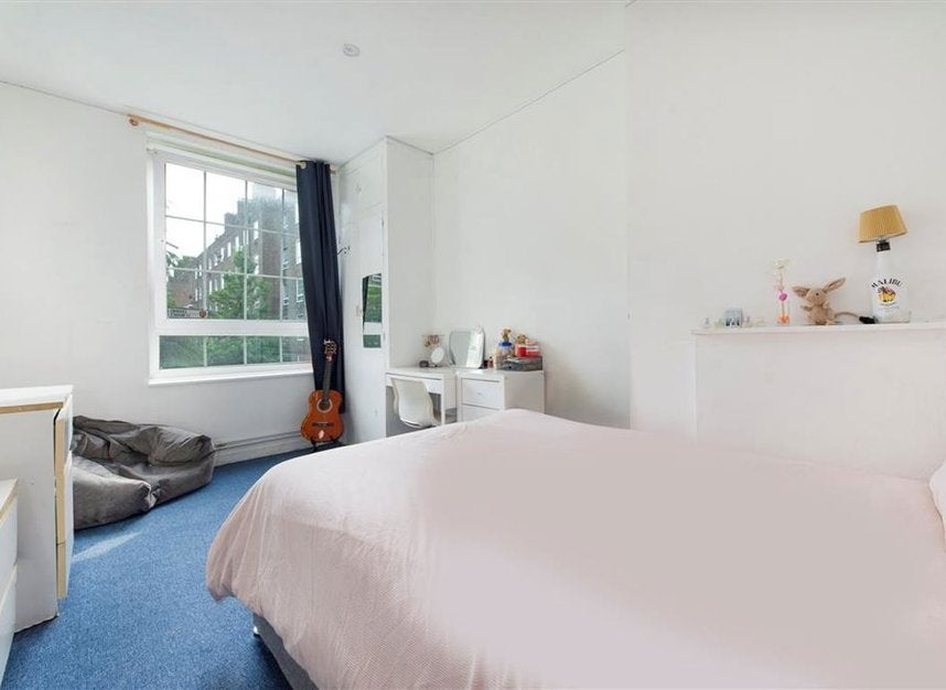 Flat Law Street in Greater London