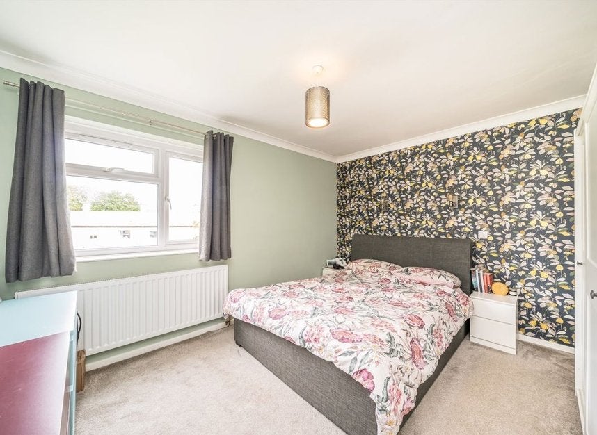 House Foxborough Gardens in Greater London