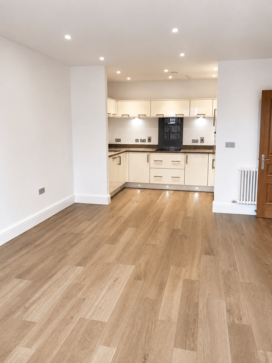 Flat Marian Gardens in Greater London