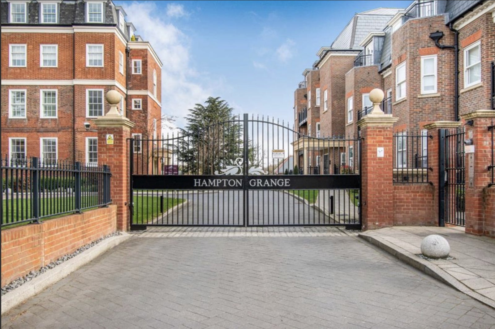 Flat Marian Gardens in Greater London