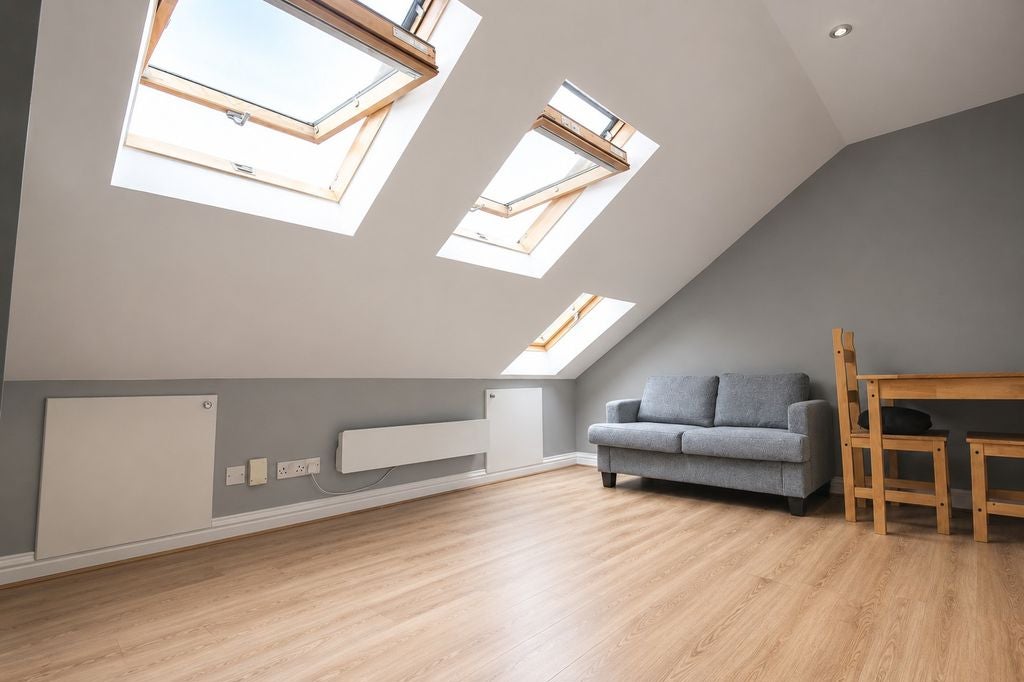 Room Gathorne Road in Greater London