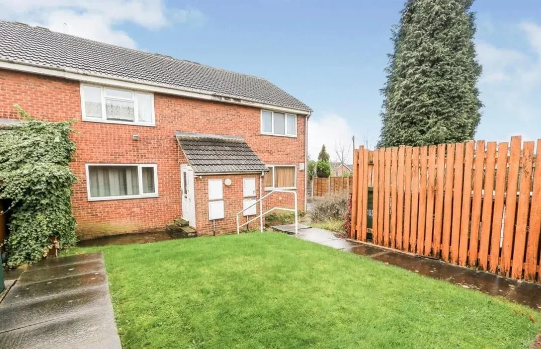 Flat Longfellow Grove in Wakefield