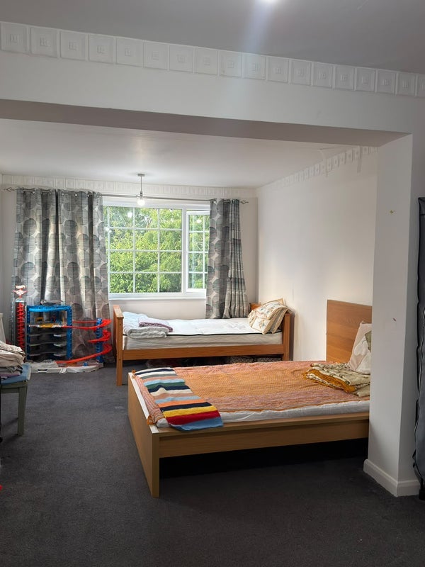 Room Dedworth Drive in Windsor