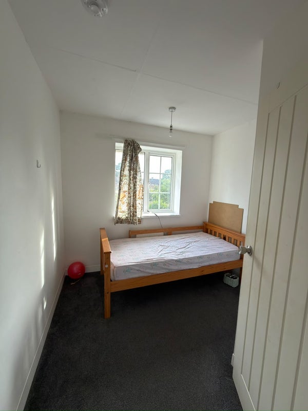 Room Dedworth Drive in Windsor