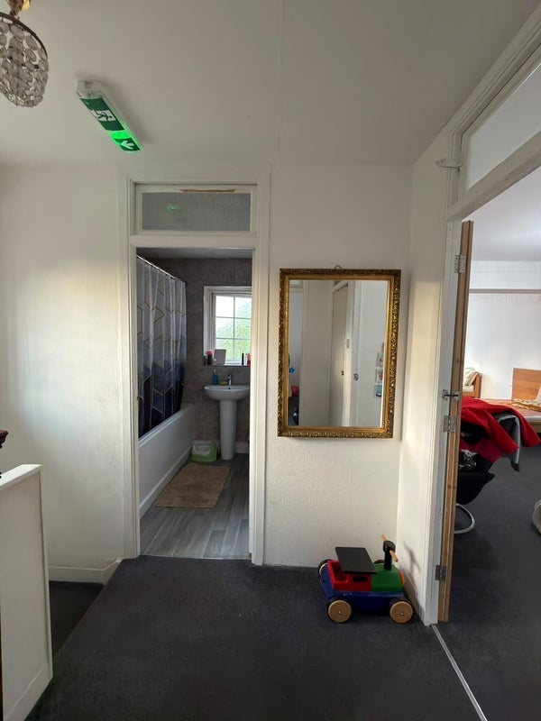 Room Dedworth Drive in Windsor