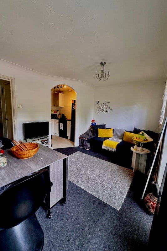 Room Farrow Lane in Greater London