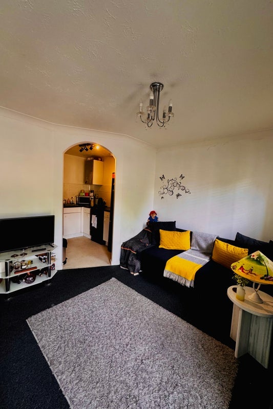 Room Farrow Lane in Greater London