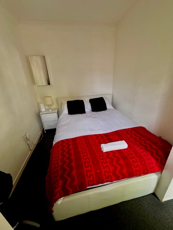 Room Farrow Lane in Greater London