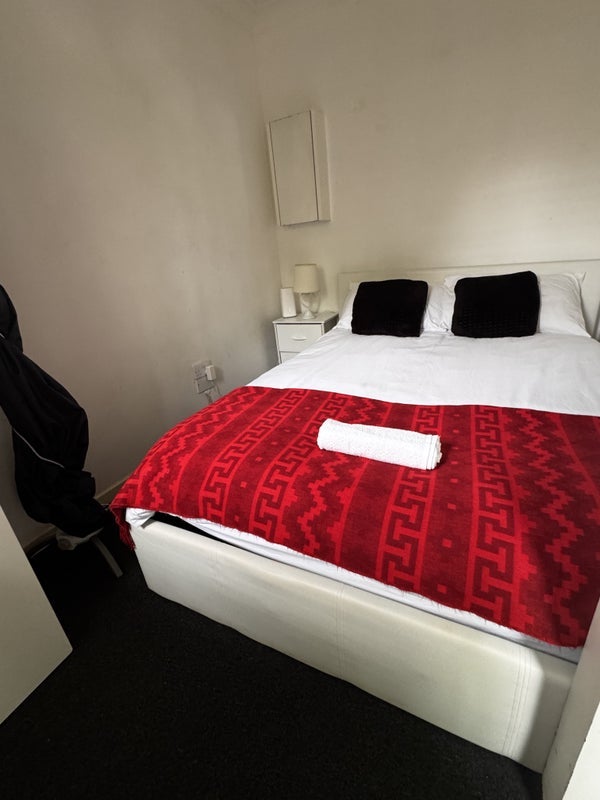 Room Farrow Lane in Greater London