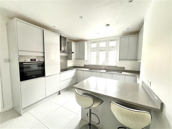 House Hook Road in Greater London