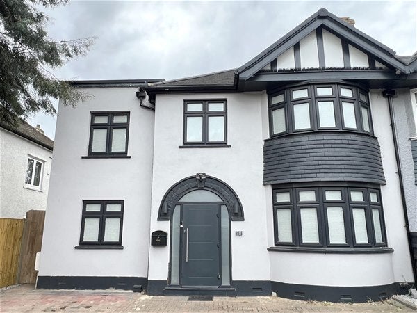 House Hook Road in Greater London