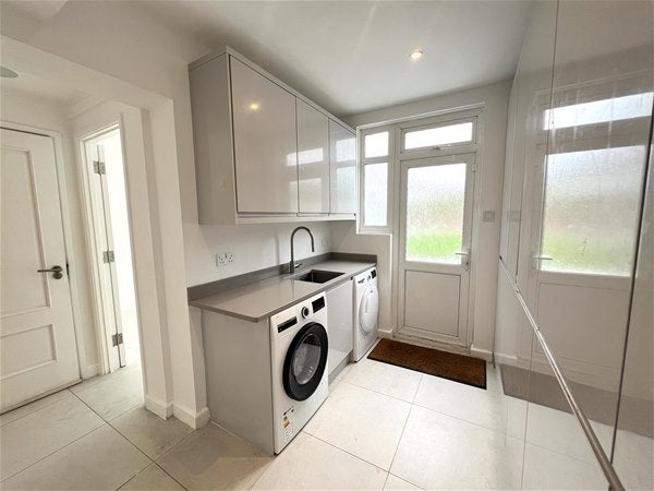 House Hook Road in Greater London