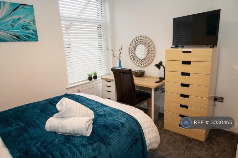 Room Priory Road in Liverpool