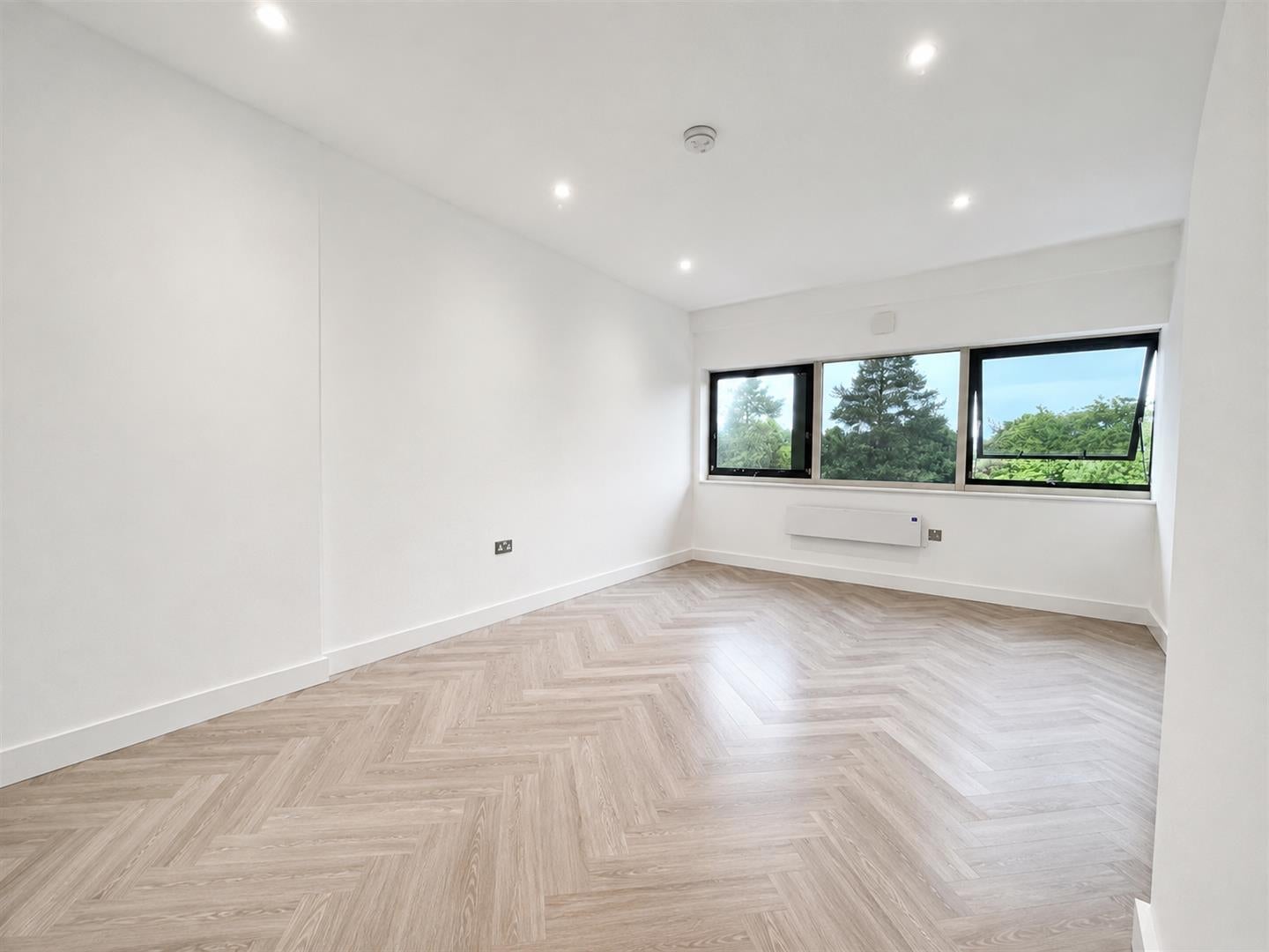 Flat Redfields Lane in Hart