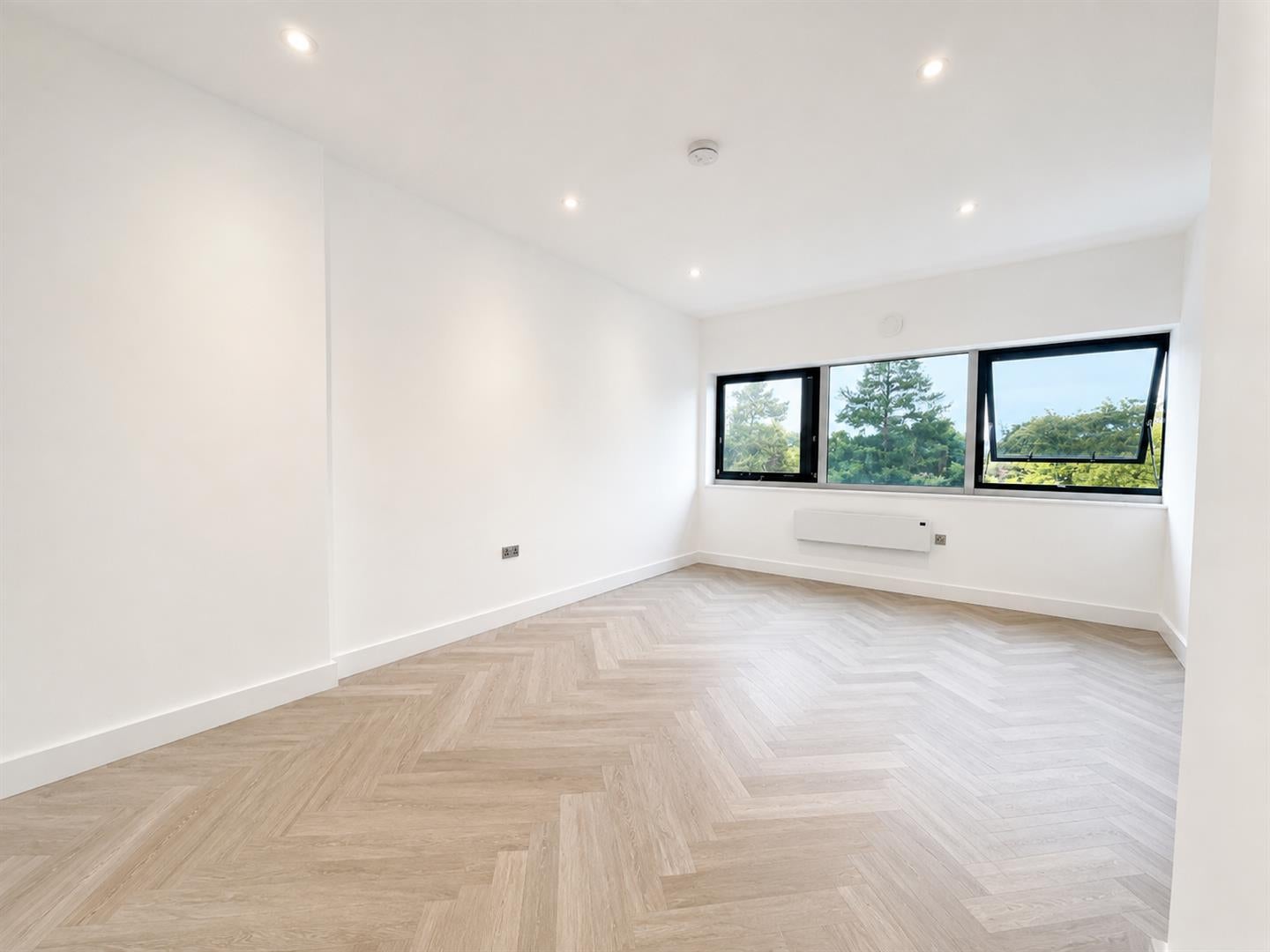 Flat Redfields Lane in Hart
