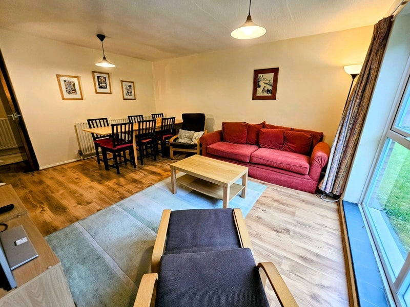 Room Seymour Close in Birmingham