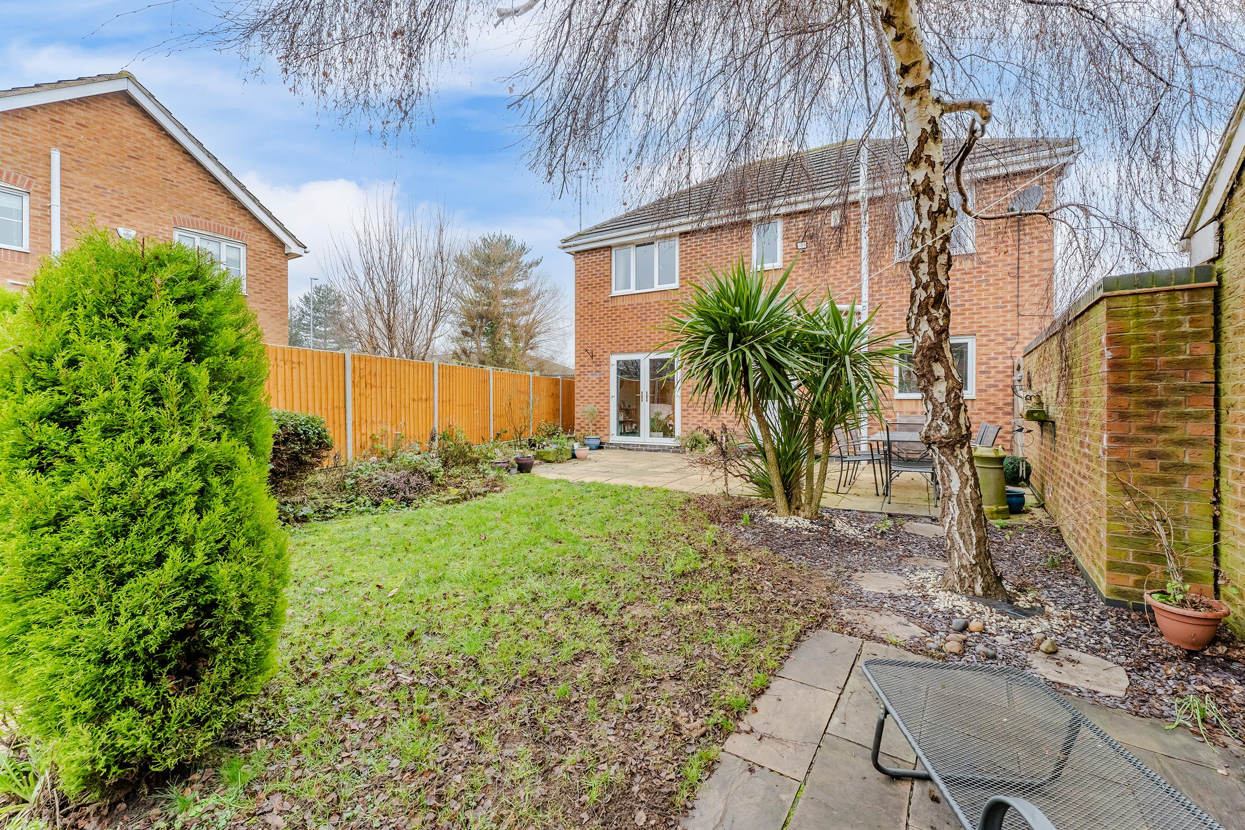House Stratfield Way in Kettering