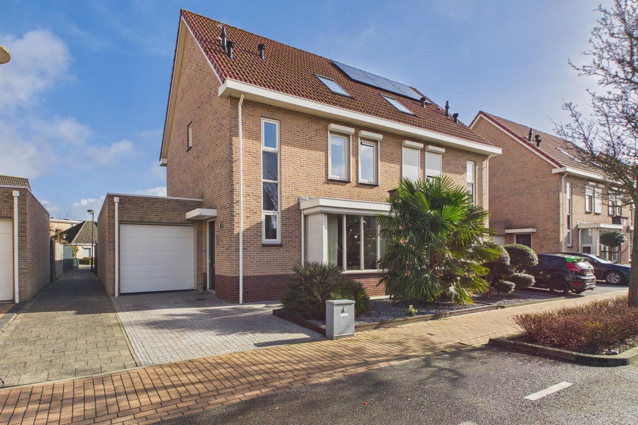 Huis Aalscholver 14 in Terneuzen