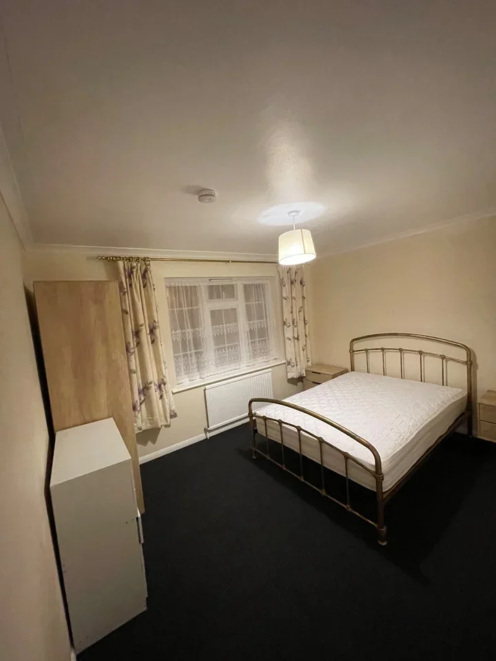 Room Rickards Close in Greater London