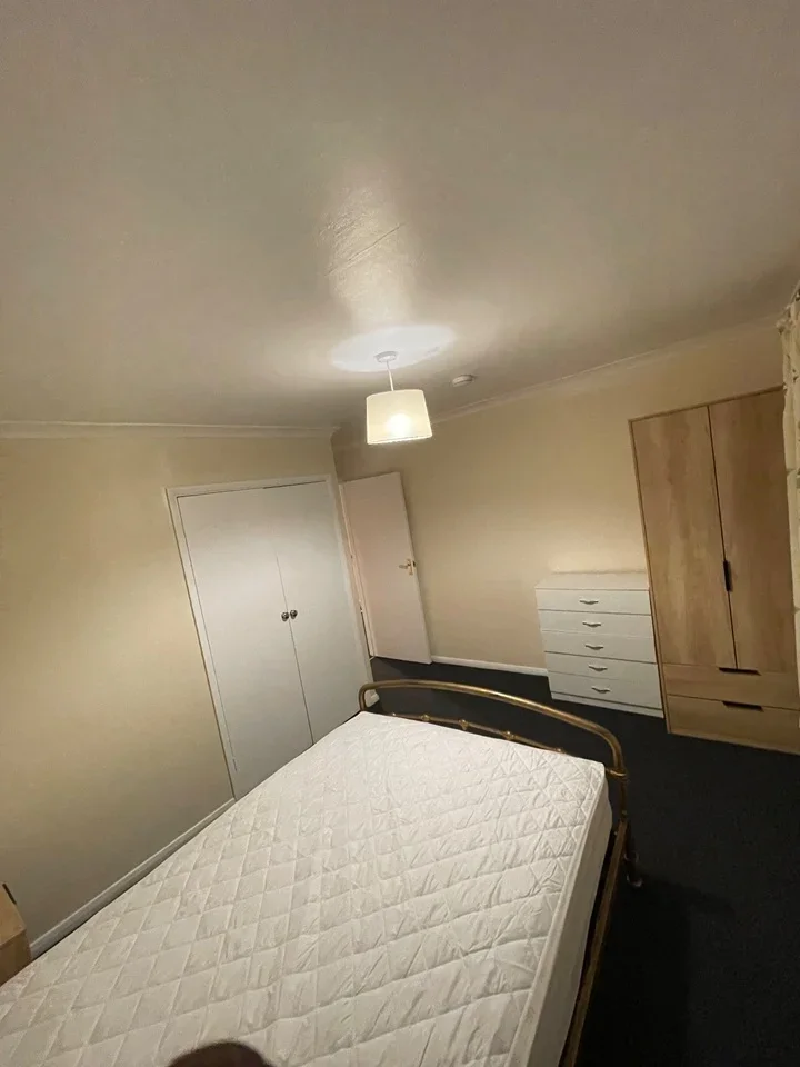 Room Rickards Close in Greater London