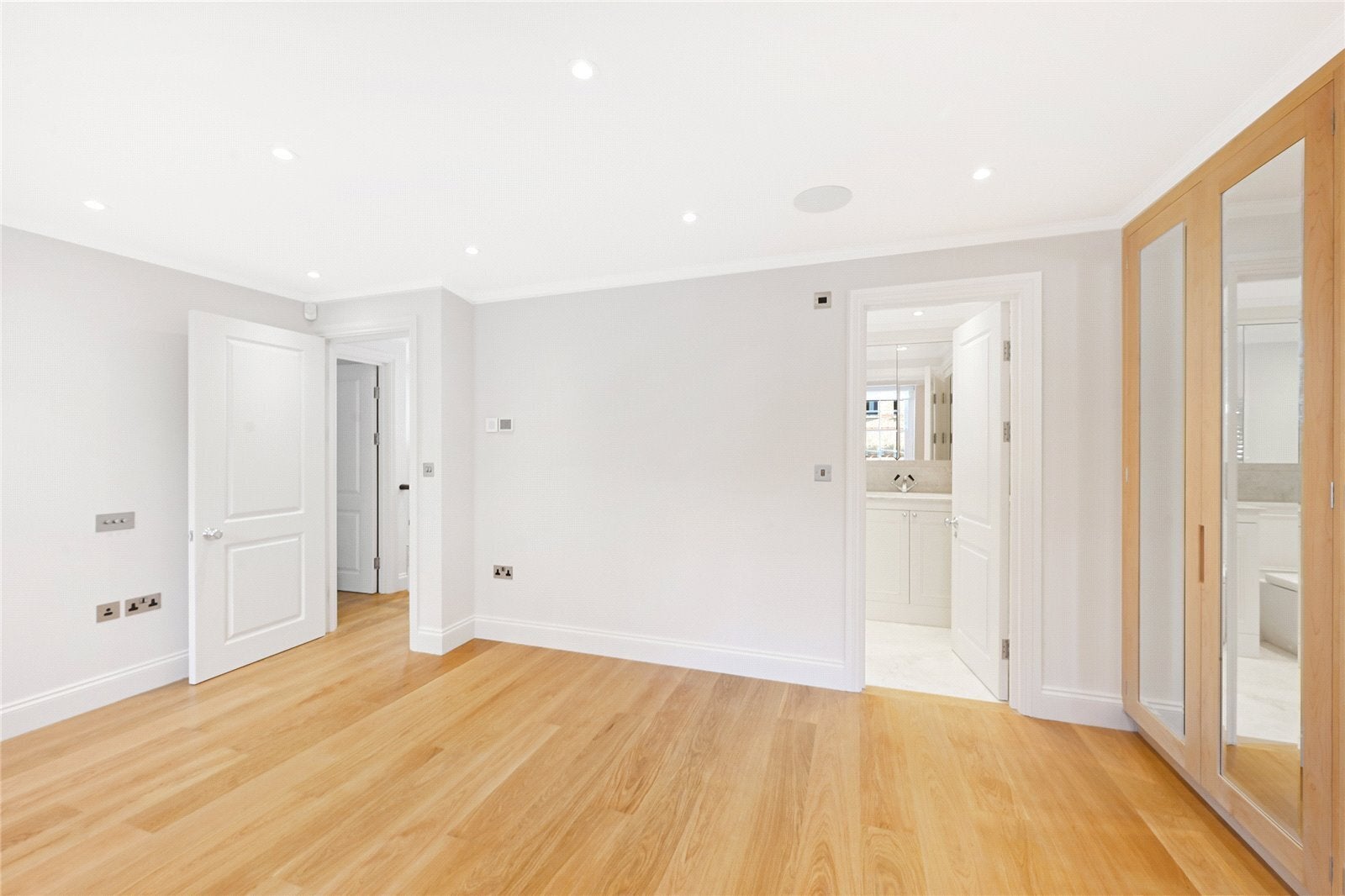 House Kinnerton Street in City of Westminster