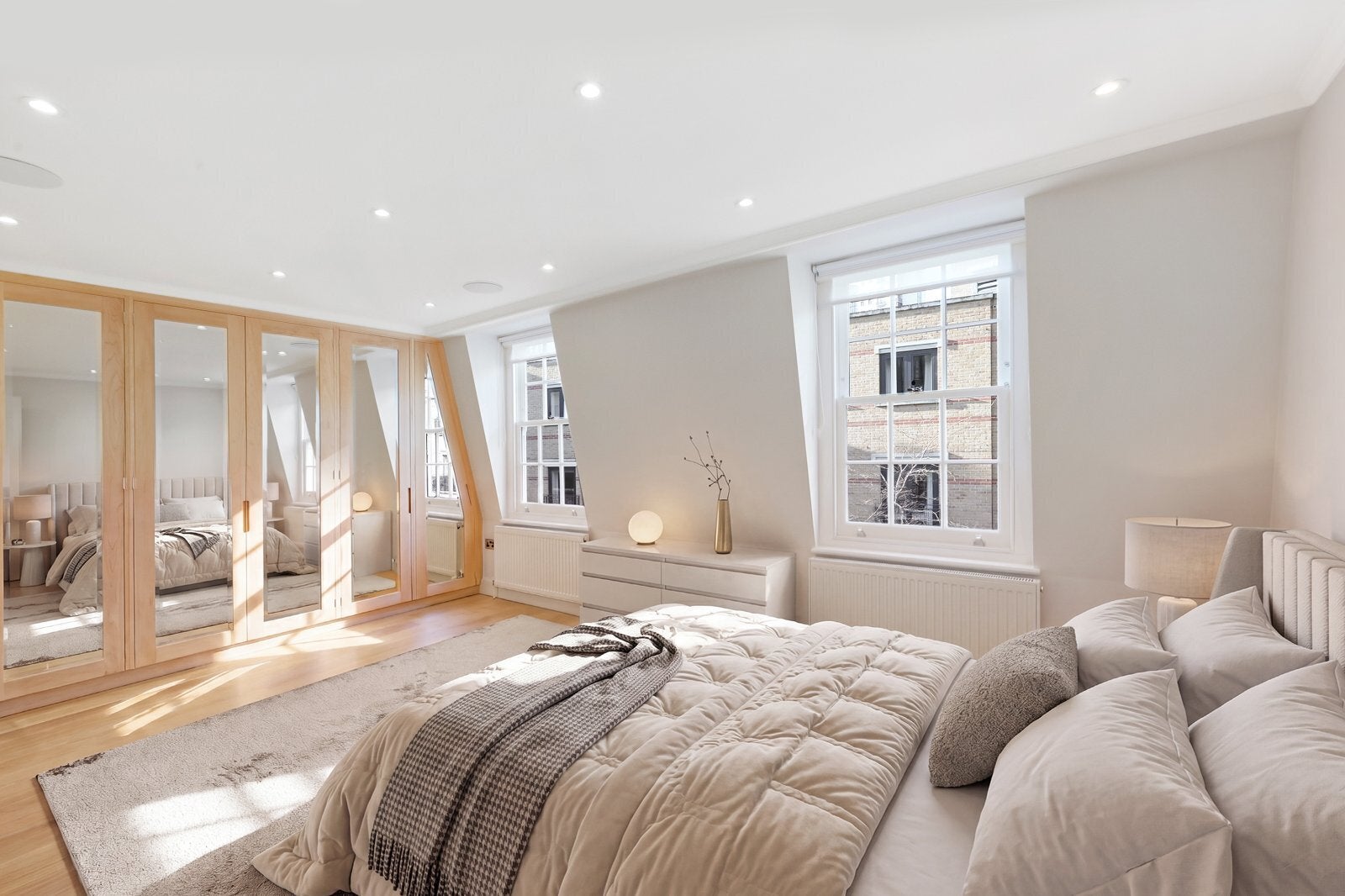 House Kinnerton Street in City of Westminster