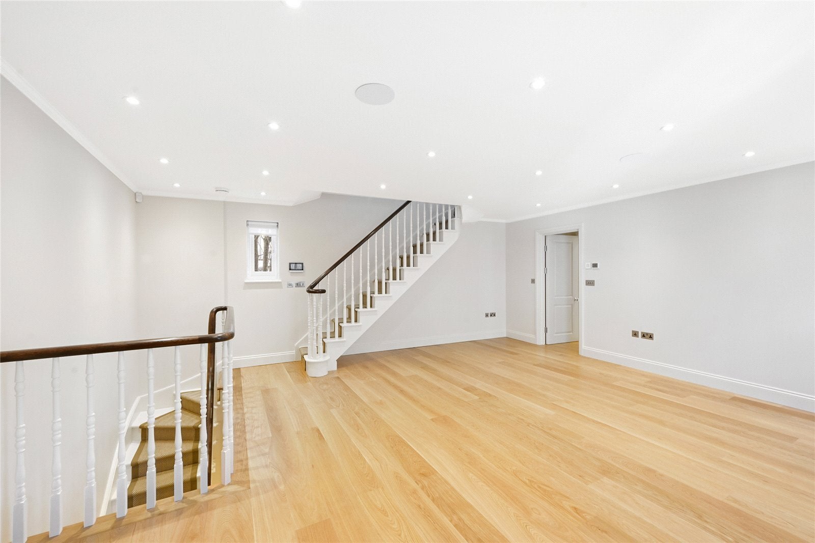 House Kinnerton Street in City of Westminster