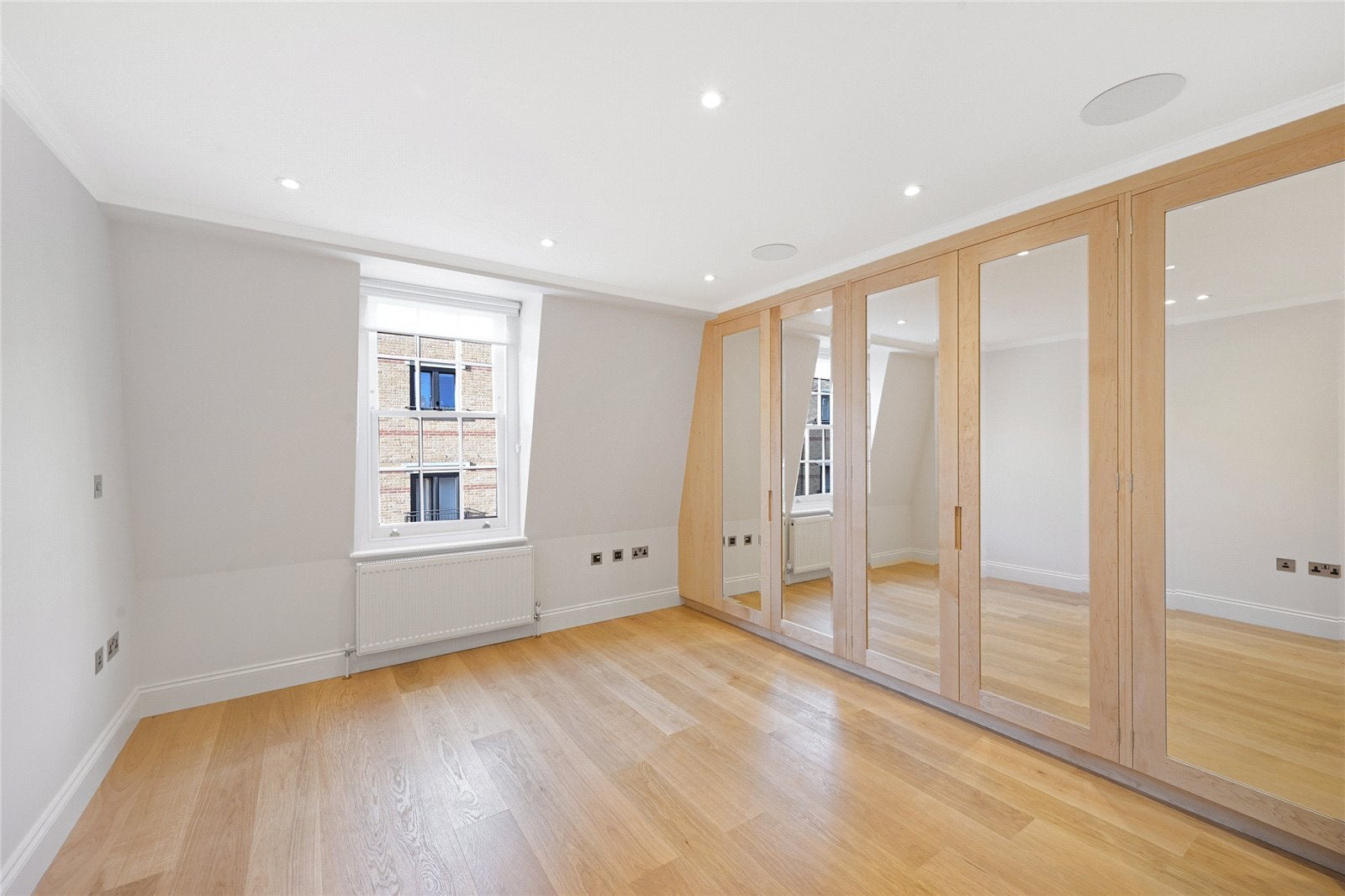 House Kinnerton Street in City of Westminster