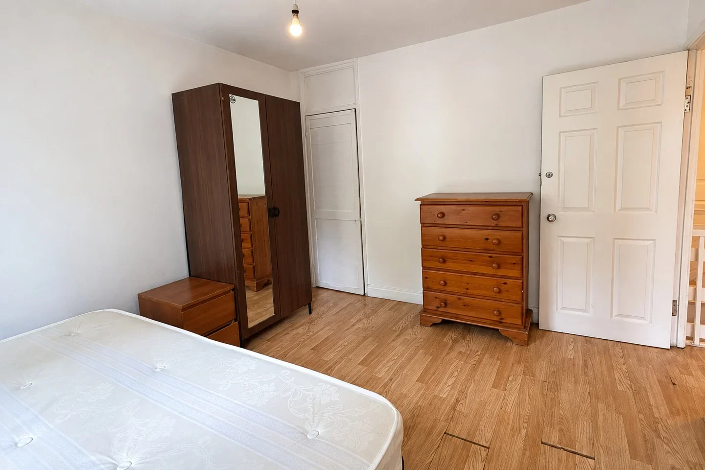 Room Harbridge Avenue in Greater London