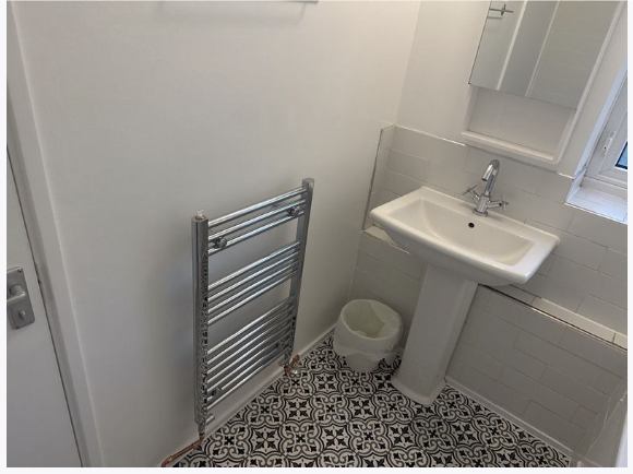 Flat Warner Place in Greater London