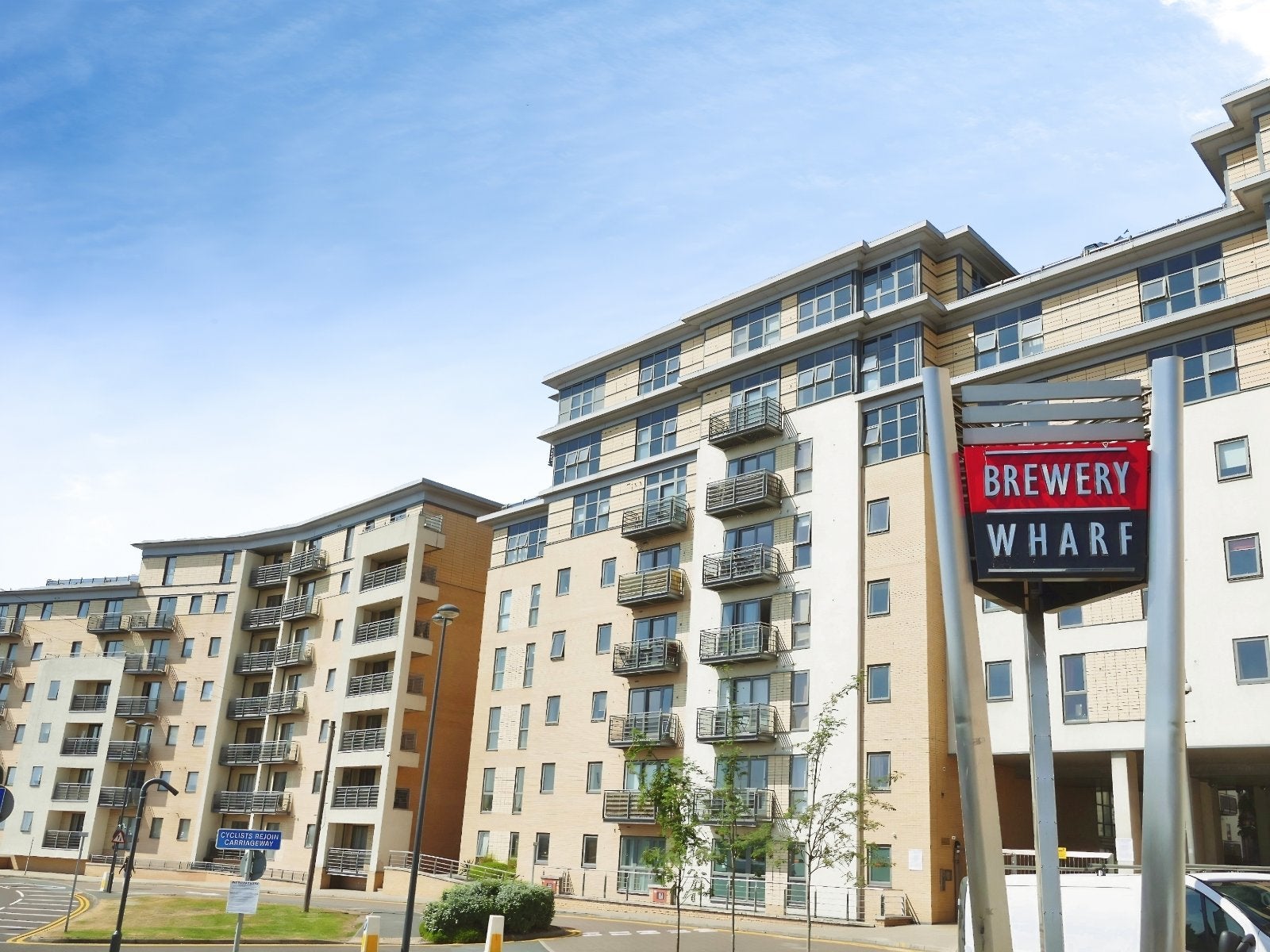 Flat Armouries Way in Leeds