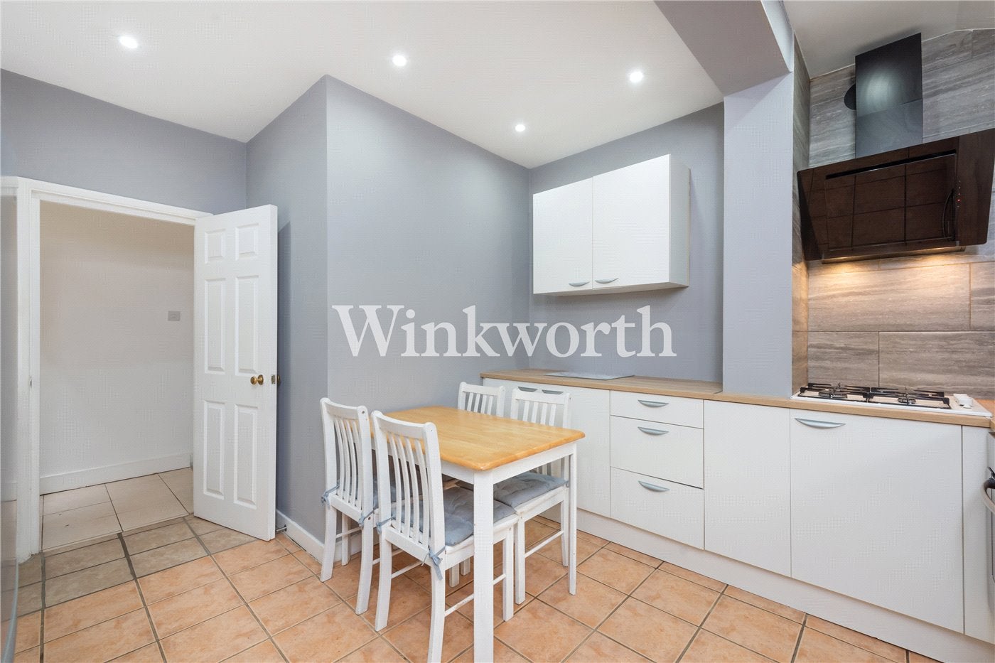 Flat Umfreville Road in Greater London