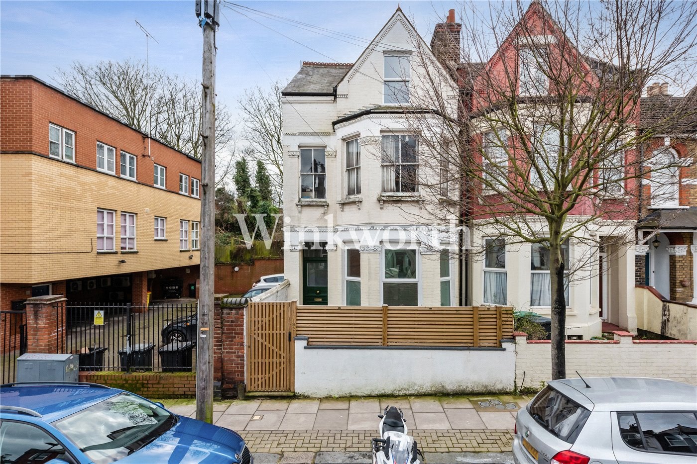 Flat Umfreville Road in Greater London