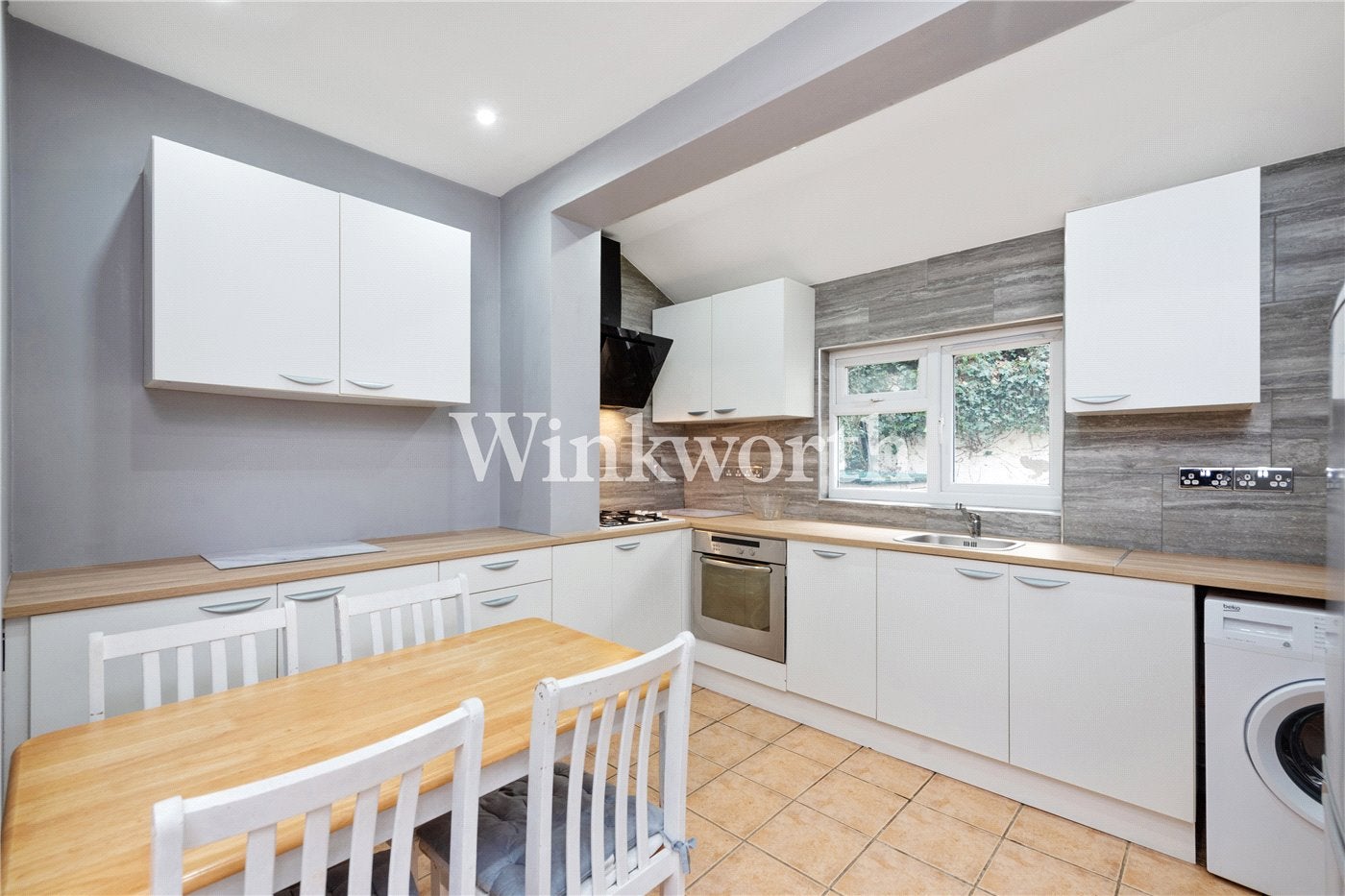 Flat Umfreville Road in Greater London
