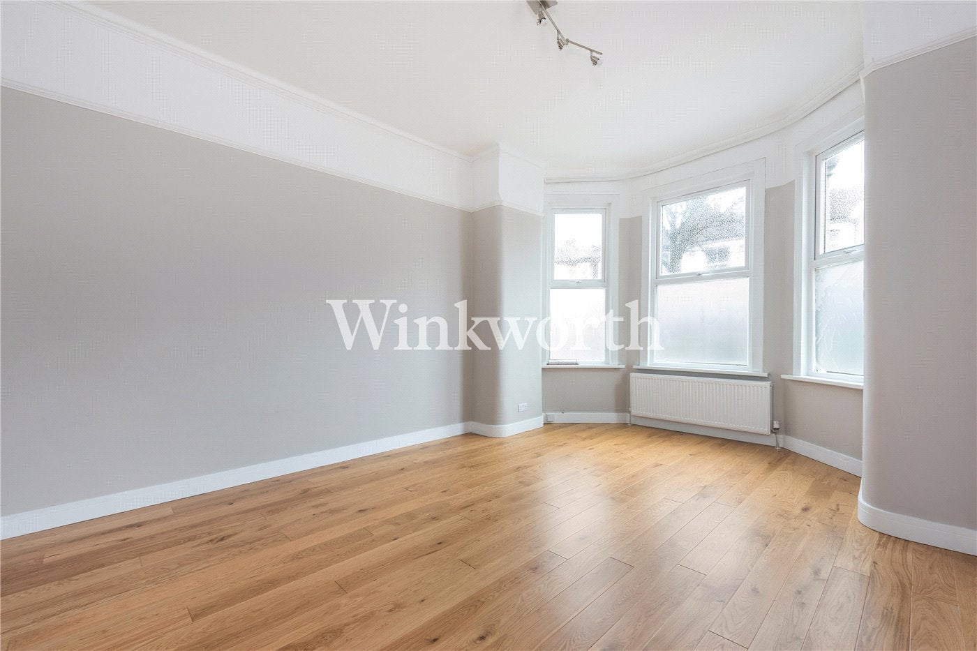 Flat Umfreville Road in Greater London
