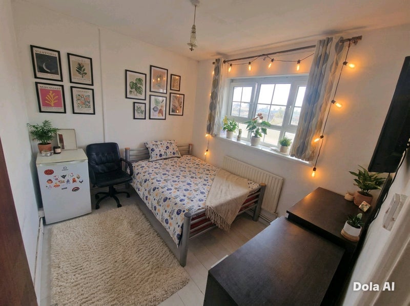 Room Reardon Street in Greater London