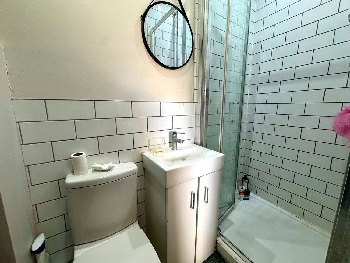 Room Kent Road in Swindon